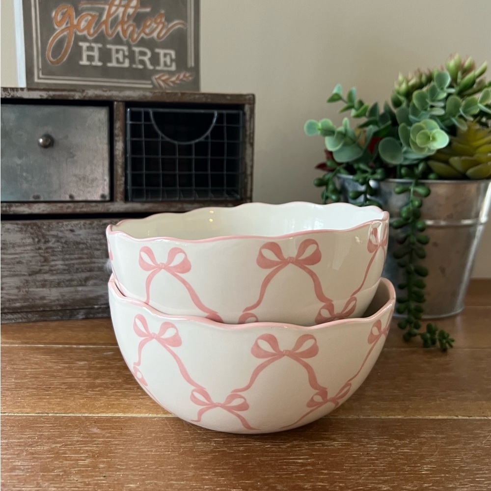 2 New pink Ceramic Scalloped Trim Pink Bow Bowls